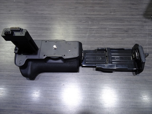 POIGNÉE DE BATTERIE (BATTERY GRIP) - Image 2