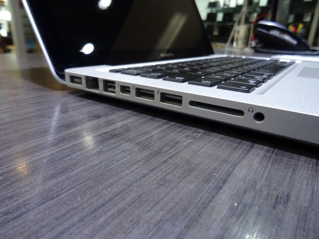 macbook pro  - Image 2