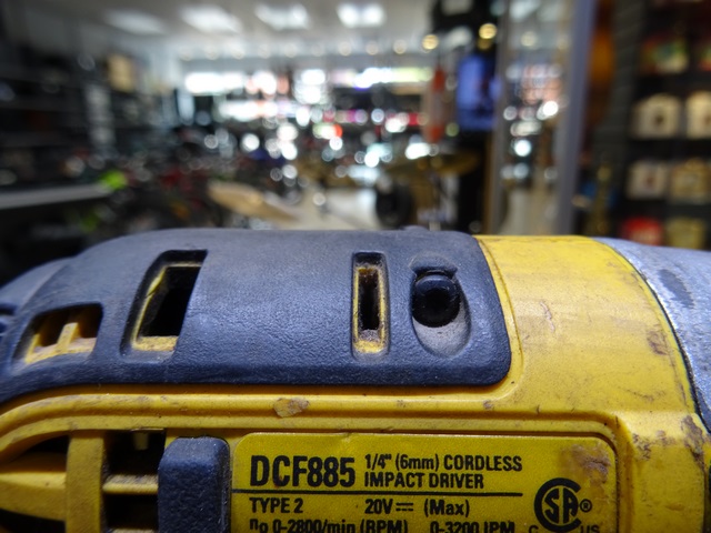 Ensemble dewalt perceuse+impact+grinder+3 batterie 20V 1.5AH+Chargeur - Image 3