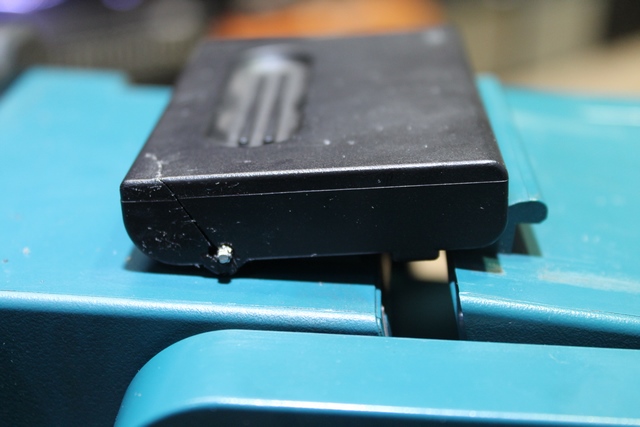 radio de chantier + batt 18v (plastique fermeture brisee) - Image 4