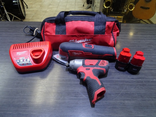 ensemble sableuse et visseuse + 2 batterie + chargeur 12v