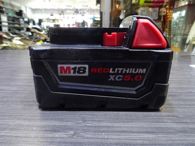 Scie va et Vient Sawzall + Batterie M18 xc 5.0AH + Chargeur - Image 2