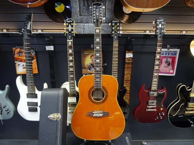 GUITARE ACOUSTIQUE GAUCHERE 12 CORDES 1967