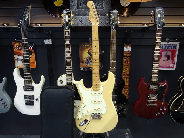 GUITARE ELECTRIQUE GAUCHERE