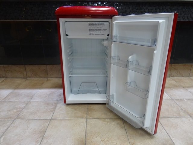 Mini frigo avec congelateur 3.5pc - Image 3