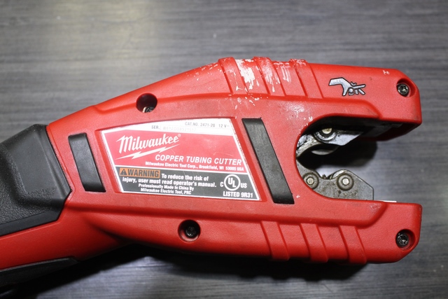 Coupe tuyau + chargeur + 2 batterie - Image 2