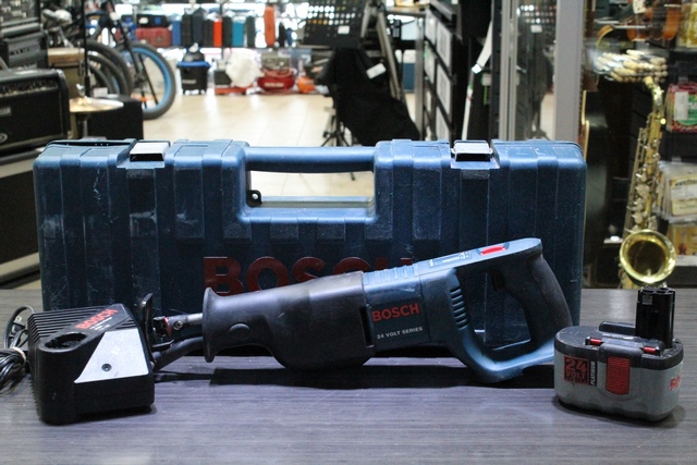 Scie va et vientt avec batterie 24 volt (Batterie defectueuse)