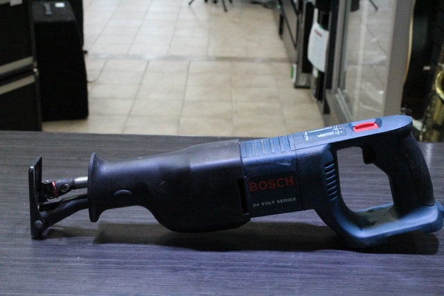 Scie va et vientt avec batterie 24 volt (Batterie defectueuse) - Image 2