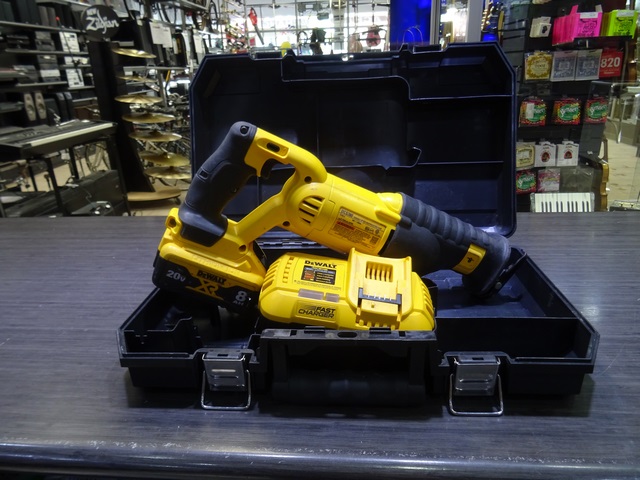 scie va et vient + chargeur + batterie 20v 8ah