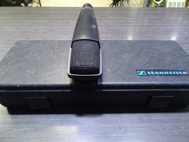Cardioid Dynamic Microphone - Image 2
