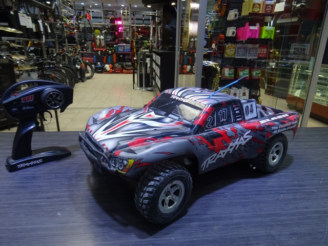 2WD Camion de parcours Teleguide + Controleur 2.4GHZ +Batterie 5200Mah s