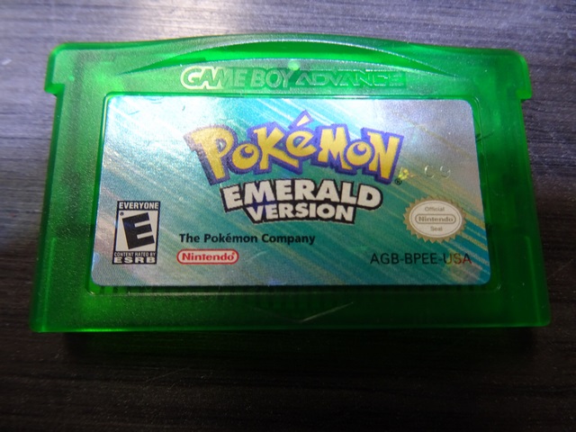 Pokemon Emerald (complet en boite) boite abimee - Image 3