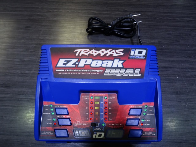 Chargeur Traxxas EX-Peak Dual pour auto teleguidee