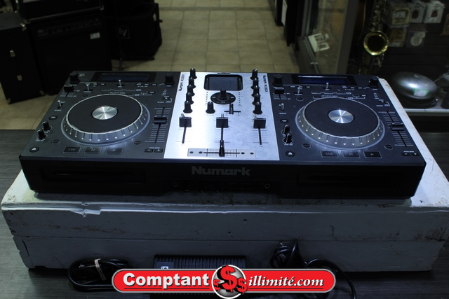 Dj Controller avec CD ports et iPod Dock 