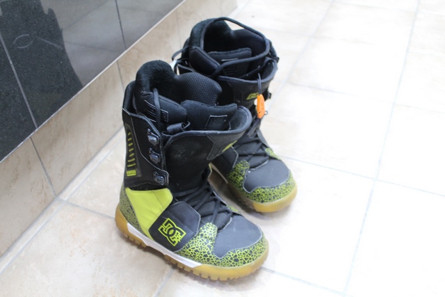 Planche de snow 148 cm + fix + bottes 11.5 US + casque - Image 3