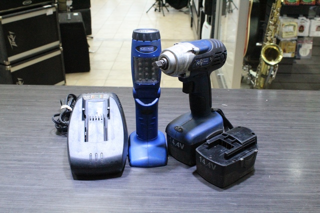 clee a choc ( Impact) + lumiere 14.4 volt batterie défectueuse