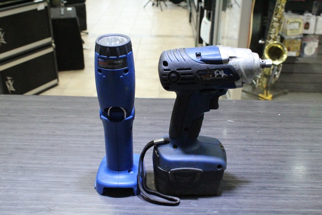 clee a choc ( Impact) + lumiere 14.4 volt batterie défectueuse - Image 3