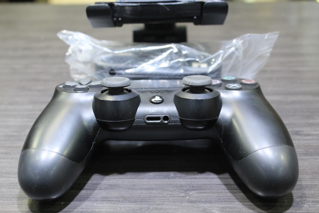 Manette PS4 Filaire (batterie ne charge pas) - Image 3