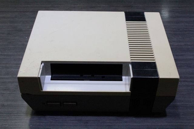 Console NES + 1 manette + acc  (console sans porte et defauts) - Image 2