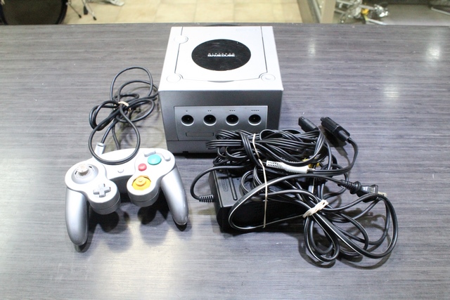 Console Game Cube + 1 manette (Manette joystick usées)