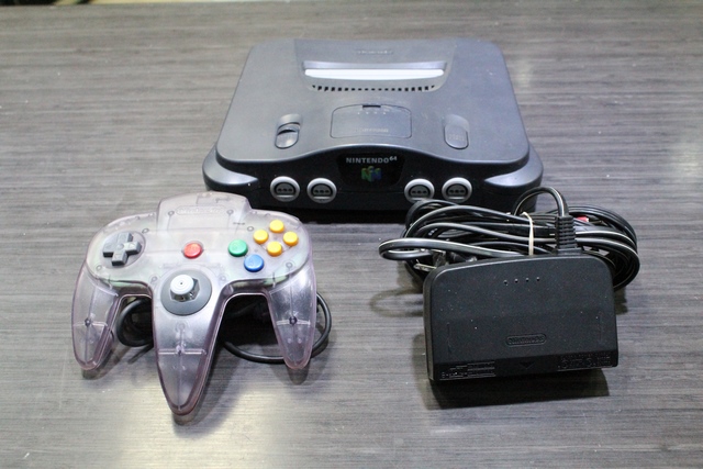 Console N64 + Acc (voir porte expansion)