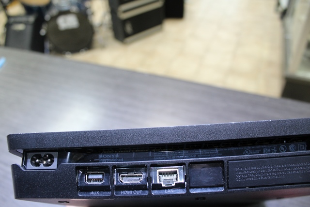 Console PS4 1TO + acc - Image 2