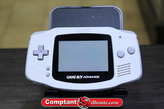 Console Game Boy Advance blanc (porte arrière pas original)