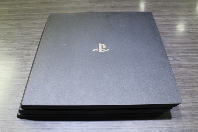 Console PS4 Pro 1To + acc - Image 2