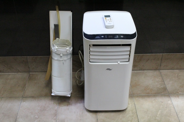 Climatiseur portatif 10 000 btu + acc + tc