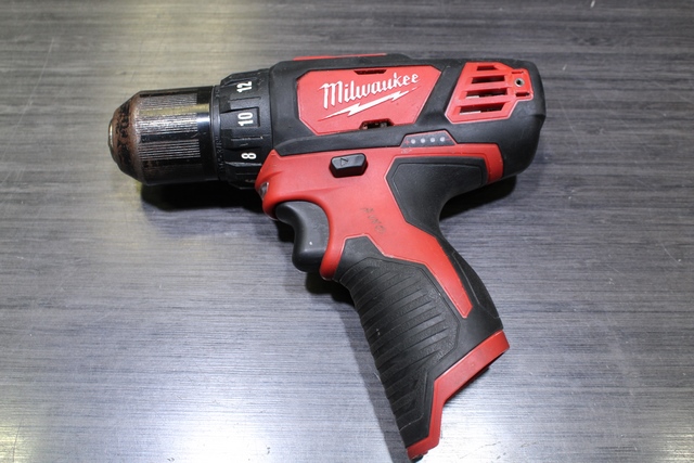 Perceuse + chargeur + 3 batterie (F) - Image 2