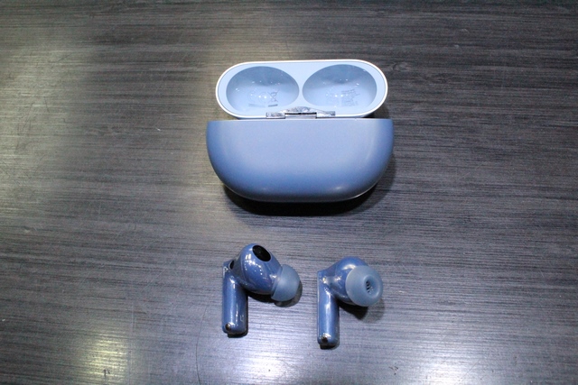 ear buds - Image 2