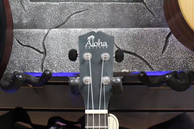 ukulele  (noir) - Image 4