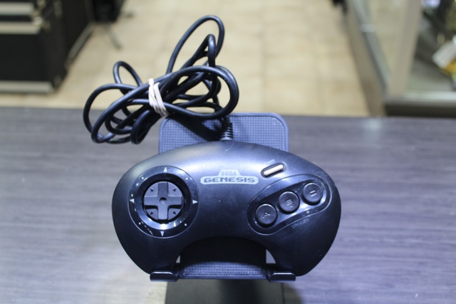 Console Genesis Model + acc 2 (manque porte cote) - Image 4