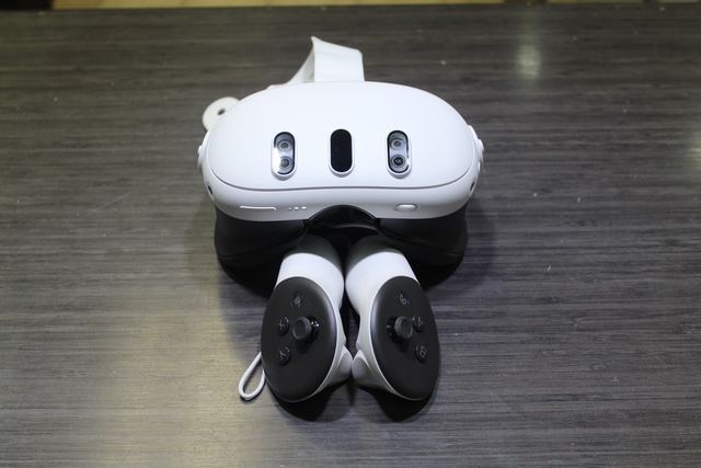 Meta quest 3 (128 gig) - Image 2