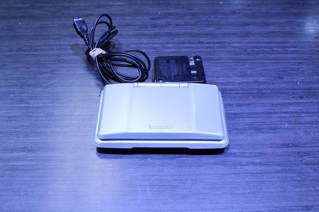 Console DS 1e gen (sans stylet et porte)