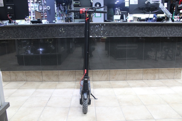 Trotinette electrique + chargeur - Image 2