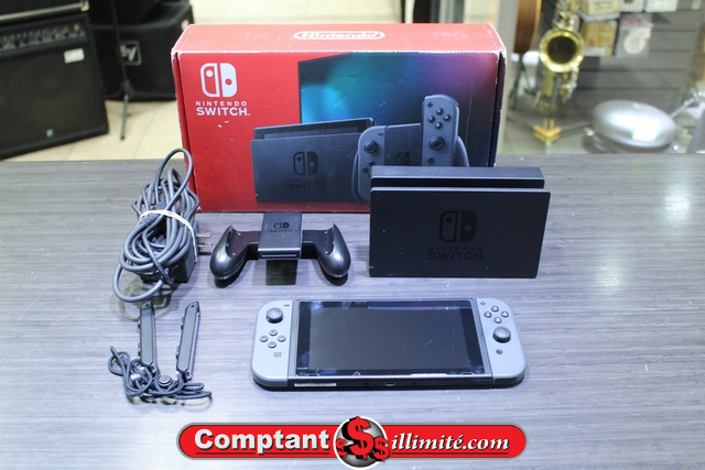 Console Nintendo switch + carte sd 64 go + boite (petite cassure)