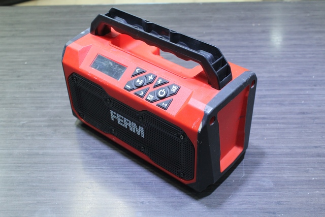 Radio de chantier bluetooth + batterie - Image 2