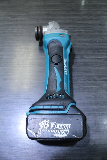Meuleuse makita + batterie  chargeur dga452 - Image 2