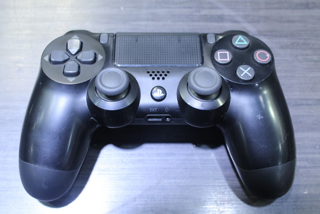 Console PS4 1To + manette - Image 3