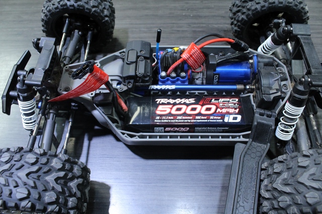 Auto téléguidée Traxxas Rustler+ batterie - Image 4