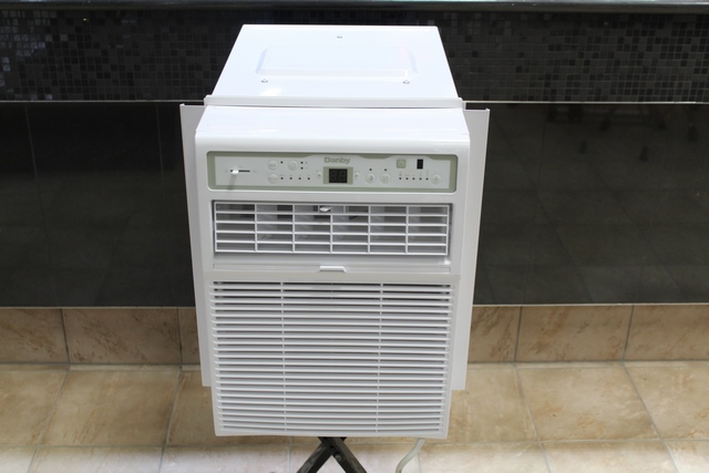 (10000 Btu) climatiseur murale no tc danby dvac100b1wdb - Image 1