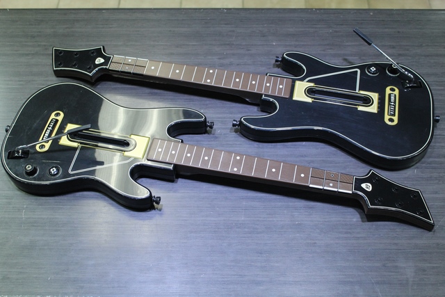 2 guitares hero et dongles + jeu guitare hero live activision 0000654 - Image 2