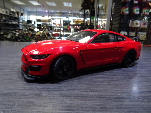 2017 Ford Mustang Shelby GT350 AutoArt 1:18 - Image 1