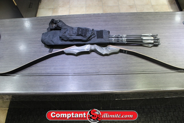 Arc Black Hunter + carquois + 11 fleches pratiques 35 lbs