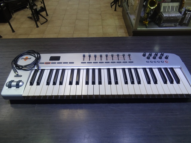 CONTROLEUR MIDI 49TOUCHES + Fil Usb M-AUDIO Oxygen 49