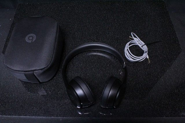 Casque D écoute Bluetooth BEATS Solo 4 (a3140) - Image 2