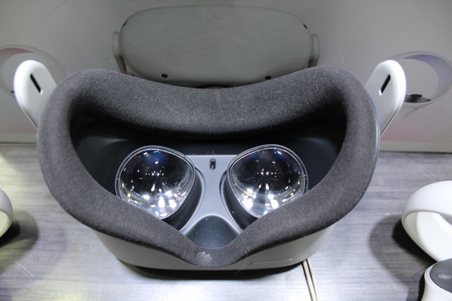 Casque VR Meta Quest 2 + batterie kw49cm - Image 2