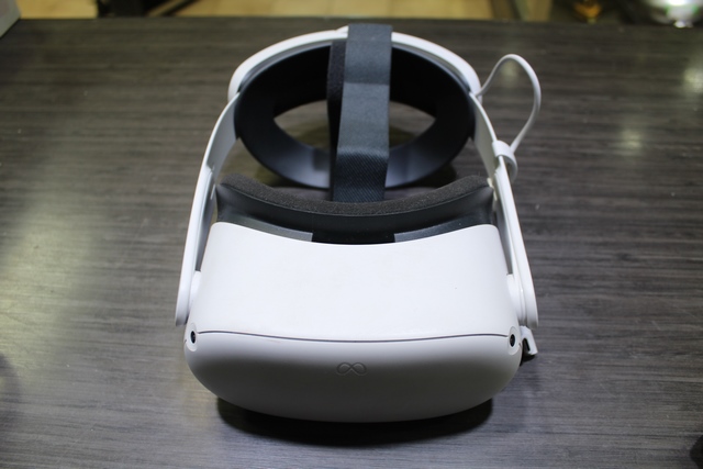 Casque VR Meta Quest 2 + batterie kw49cm - Image 3