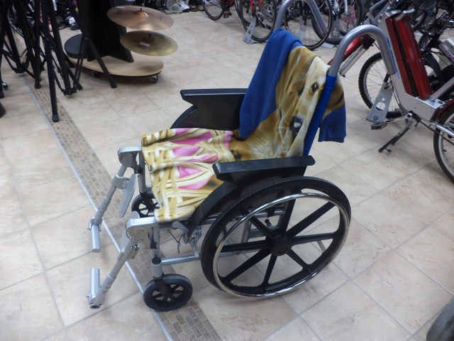 Chaise roulante PHISIOPRO MEDICLEAN